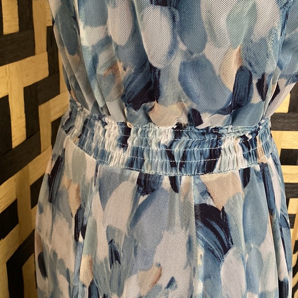 Floral Sleeveless Dress - Picture 4 of 8